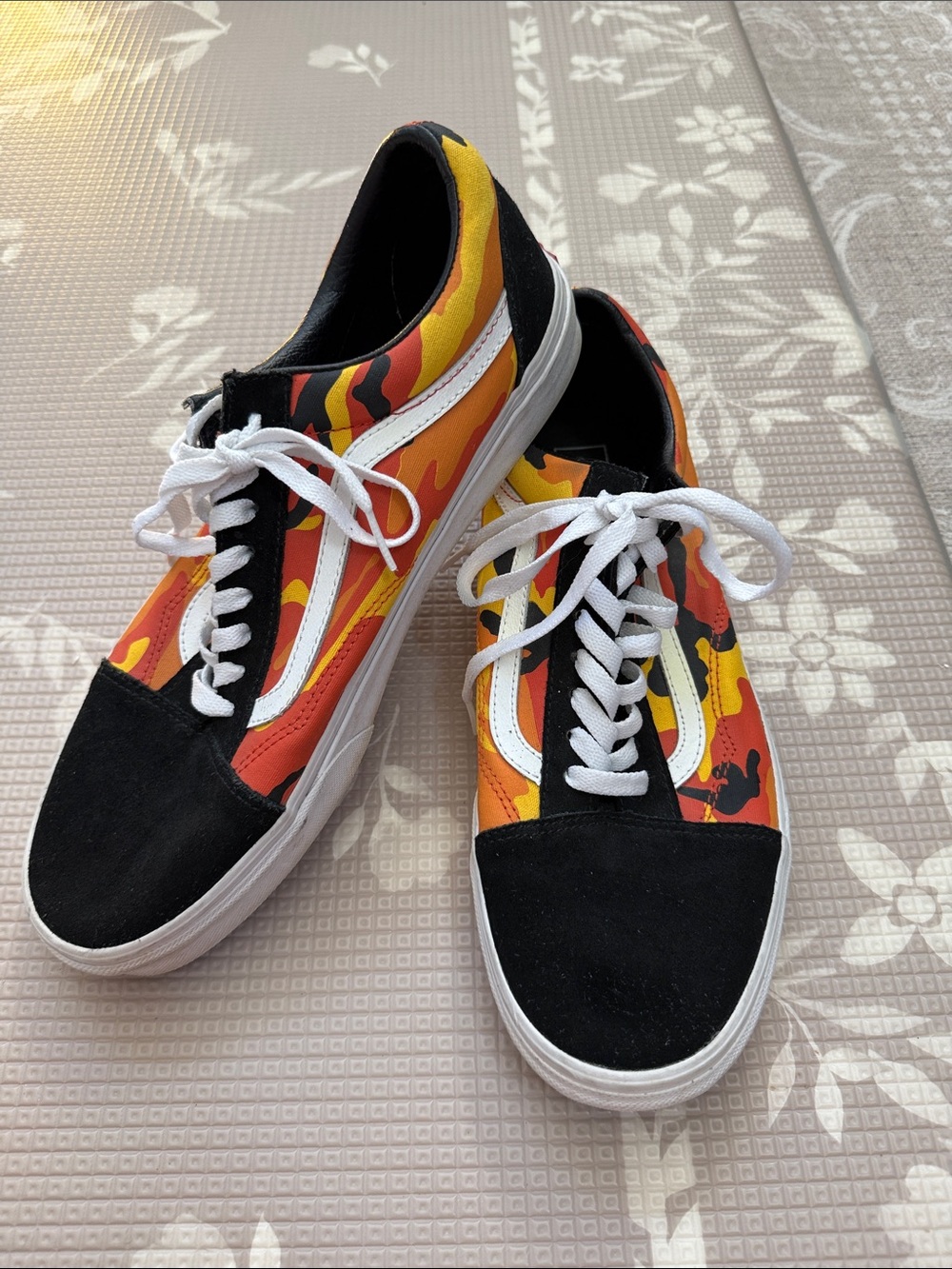 Vans Low-Top Sneakers in Black, Red, Orange, Yellow Flame Print Men's Size 11